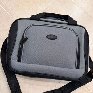 US Traveler Gray Fabric Travel Zip Bag Tote Carry On Personal Item 14”x9.5”x5